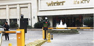 湖南長(zhǎng)沙溫莎KTV高速道閘停車(chē)場(chǎng)管理系統(tǒng)