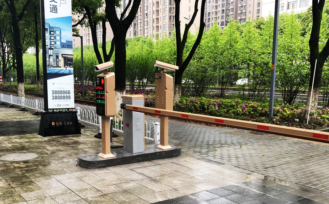 湖南益阳 小区 停车场系统 智能道闸 应用案例 - 微科智控